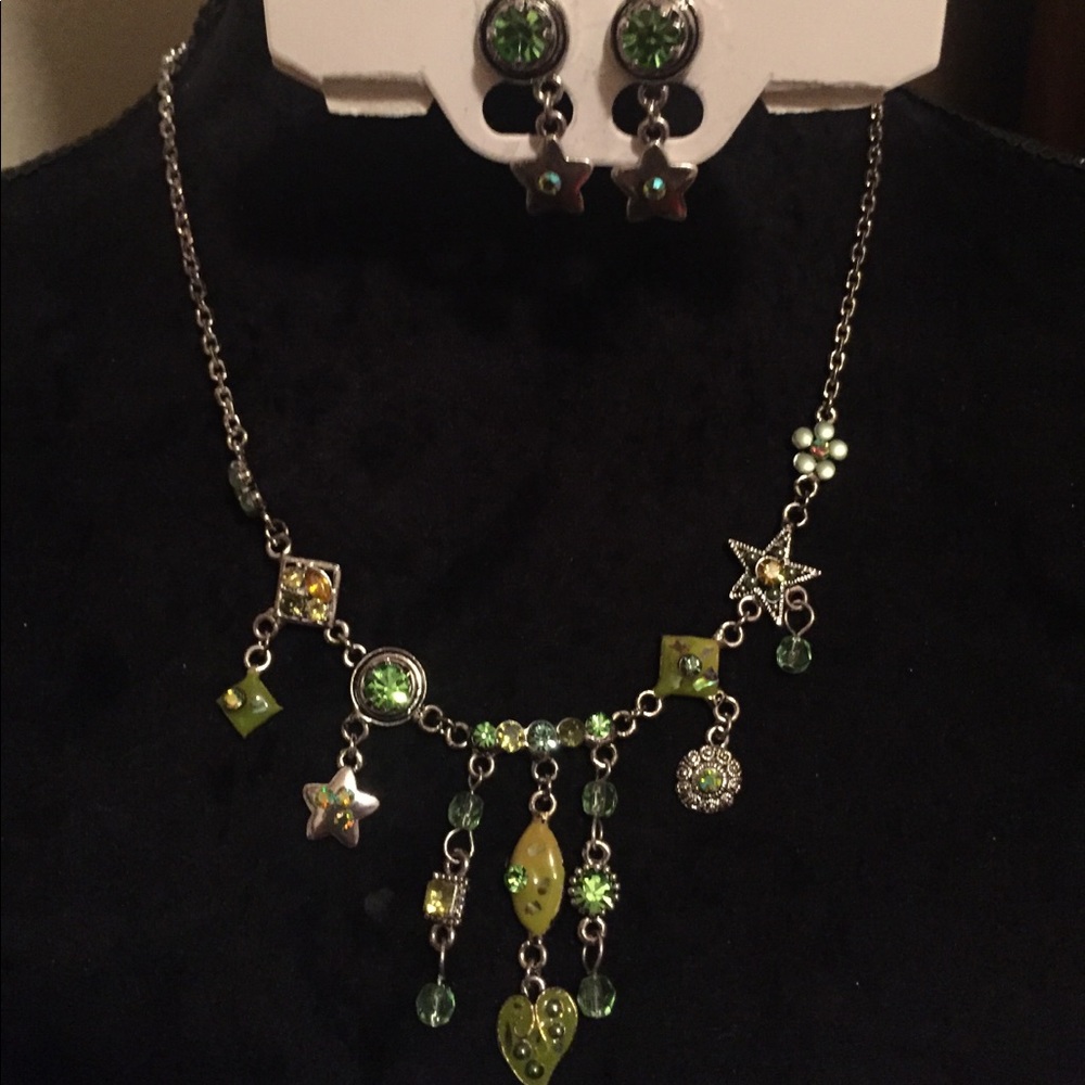 Post earrings with stunning green stones necklace